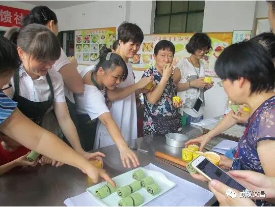 文昌糕點(diǎn)培訓(xùn)免費(fèi)體驗(yàn)課—品嘗勞動(dòng)成果