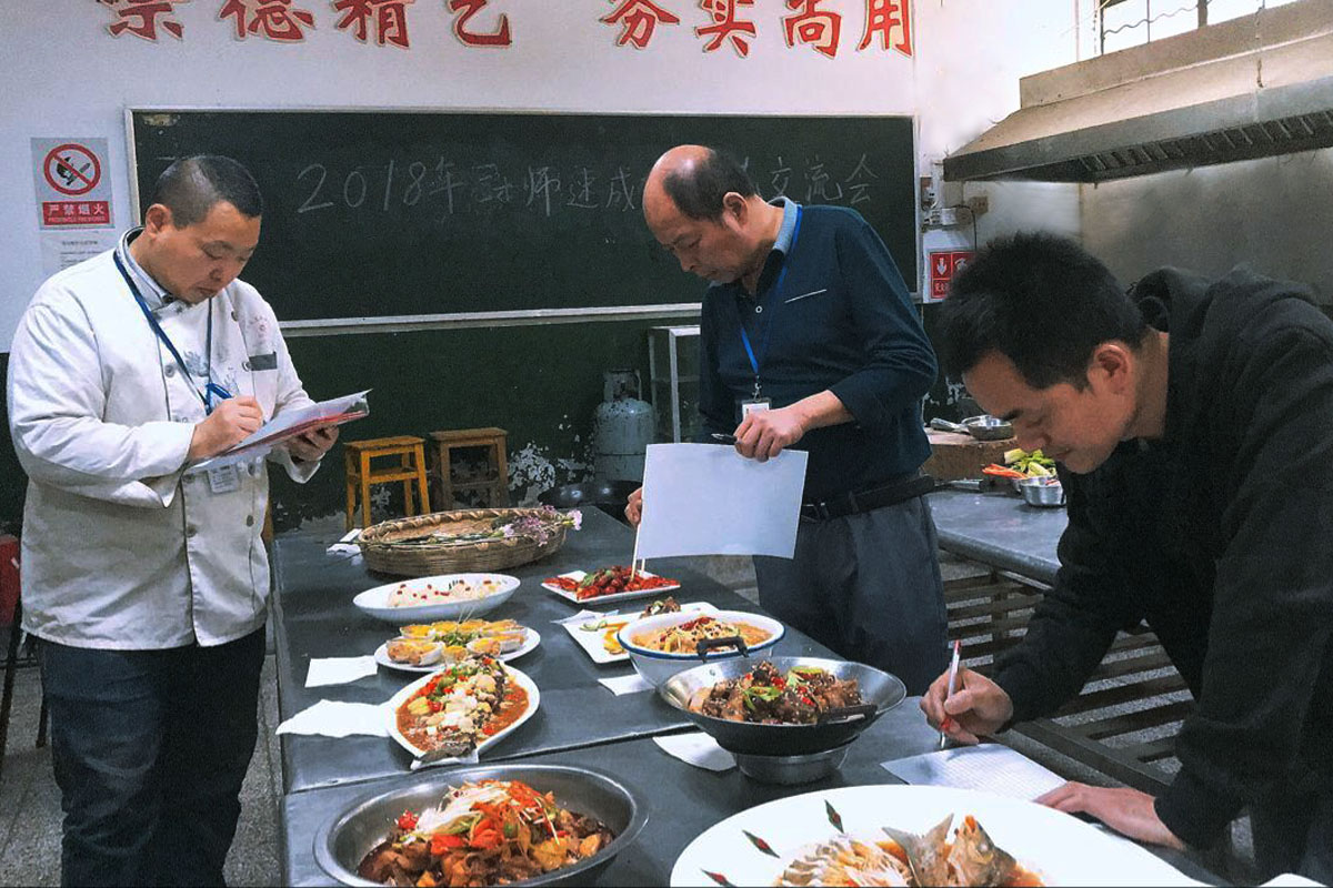 文昌廚師培訓(xùn)-廚藝交流會(huì) 老師點(diǎn)評(píng)2